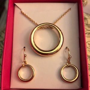 Avon gold necklace with earrings.